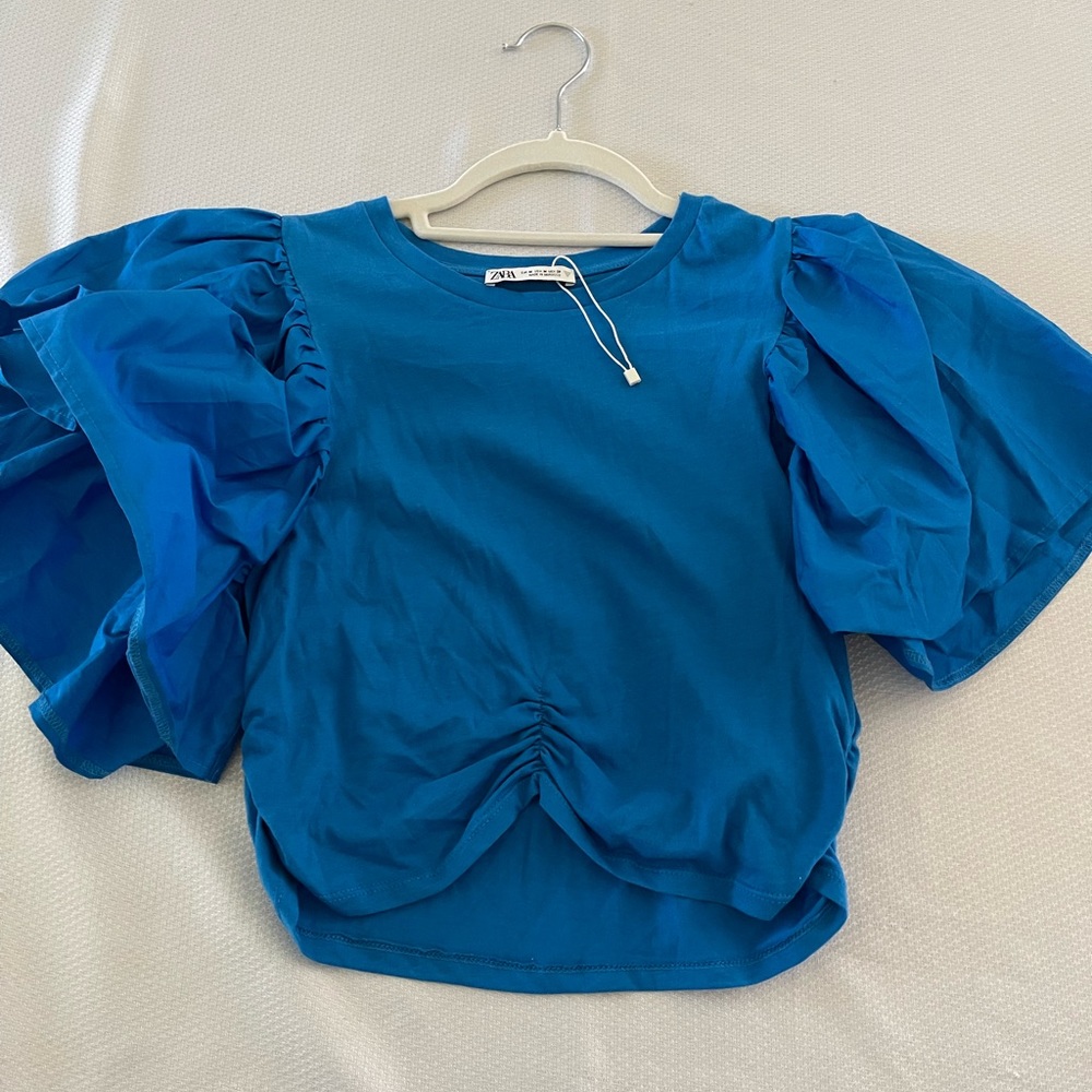 Zara blue smocked cropped shirt ruffle sleeve.